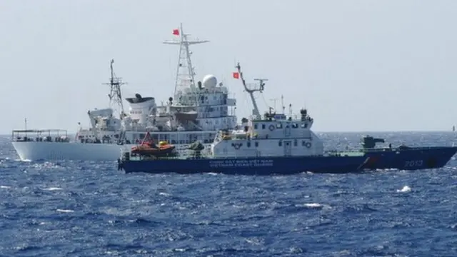 2014年には中国とベトナムの沿岸警備隊の船がにらみあう事態となった(2014年5月)