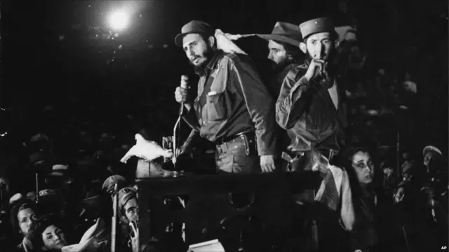 Líder revolucionário cubano Fidel Castro fala com seus apoiadoresgamepokerjaneirogamepoker1959 na base militar Batista, hoje conhecida como Ciudad Libertad