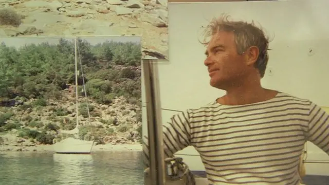 کریستوفر قایق میساخت. عاشق سفر با قایق بود