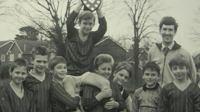 کیث بیش از سی سال معلم و مدیر دبستان بوده