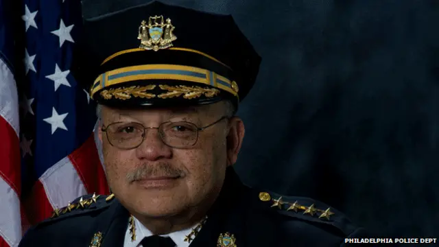 Commissioner Ramsey subraya que los policías también son víctimas.