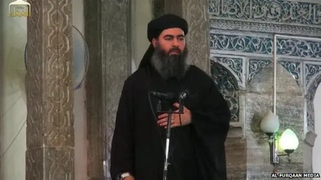 Abu Bakr al-Baghdadi at en una mezquita en Mosul