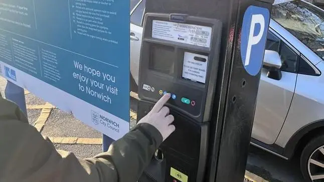 Problemas de estacionamiento atribuidos a mala conectividad telefónica