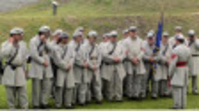 Люди, одетые в форму войск конфедерации 
