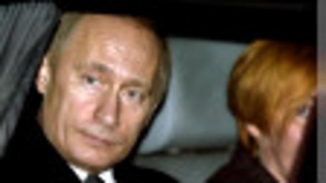 Владимир и Людмила Путины во время визита в Турцию 5 декабря 2004 г.
