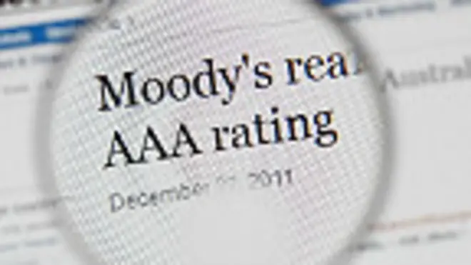 Агентство S&P понизило кредитные рейтинги Франции