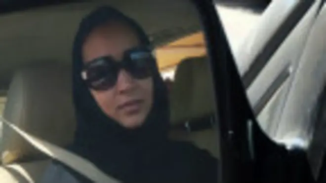 Mujer conduciendo en Arabia Saudita 