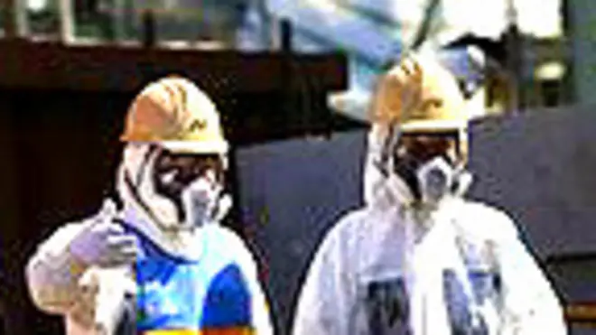 Operarios en la planta de Fukushima