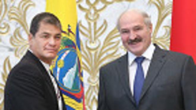 Rafael Correa, presidente de Ecuador, y su homólogo bielorruso, Alexandr Lukashenko