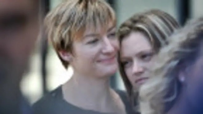 Pareja homosexual escucha dictamen de tribunla en Australia