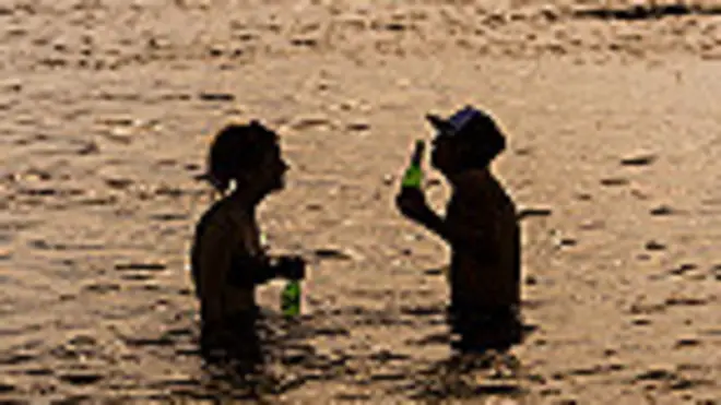 Gente en la playa en Melbourne