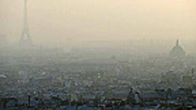 París bajo una nube de niebla