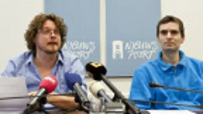 El escritor Anton Dautzenberg (izq.) y Marthijn Uitenboogaard del grupo Vereniging Martijn.