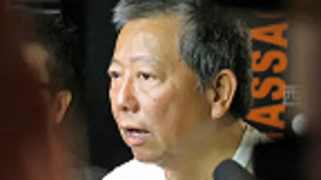 李卓人在香港六四紀念館接受採訪（BBC中文網圖片20/4/2014）