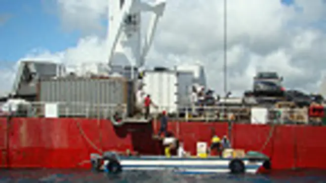 Barco encallado en San Cristóbal