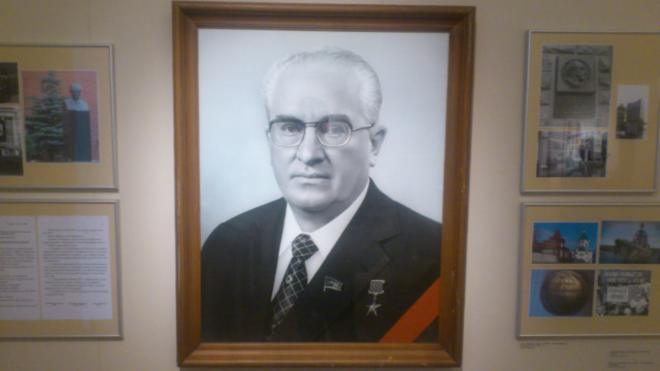 Портрет Юрия Андропова на выставке в государственном архиве 