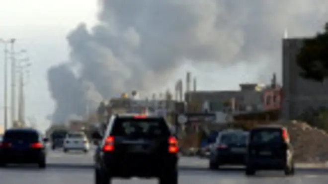 Bombardeos cerca del Aeropuerto Internacional de Trípoli