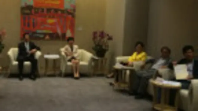 張曉明應邀分批跟泛民議員會面，聽取泛民對政改的意見。