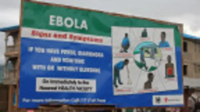 Cartel con información sobre prevención y detección de ébola en Sierra Leona