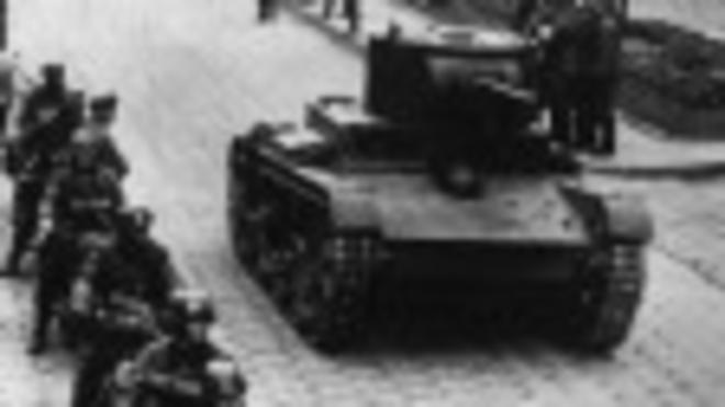 Советские танки и немецкая мотопехота в Бресте, 1 октября 1939 г.