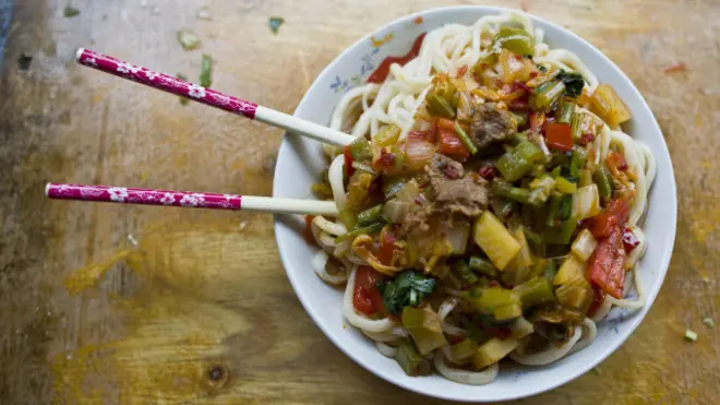 Китай: владелец ресторана подмешивал опийный мак в лапшу