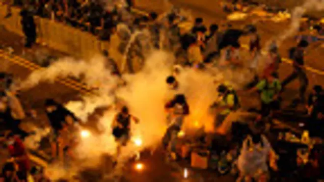 香港抗議，警方放催淚瓦斯