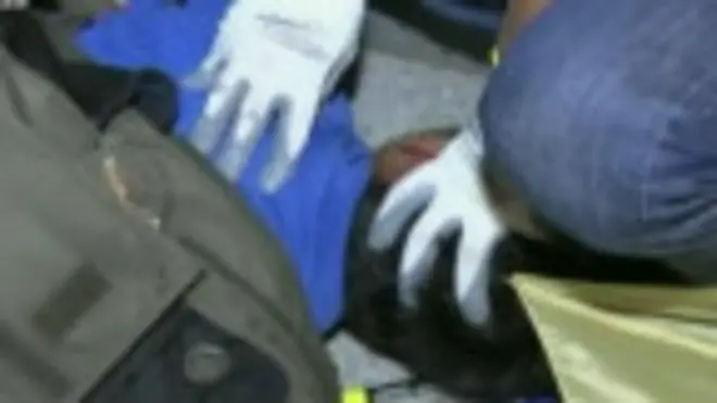 香港警察驅散示威者2014年10月15日