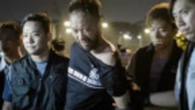 曾健超（中）被警員押走（15/10/2014）