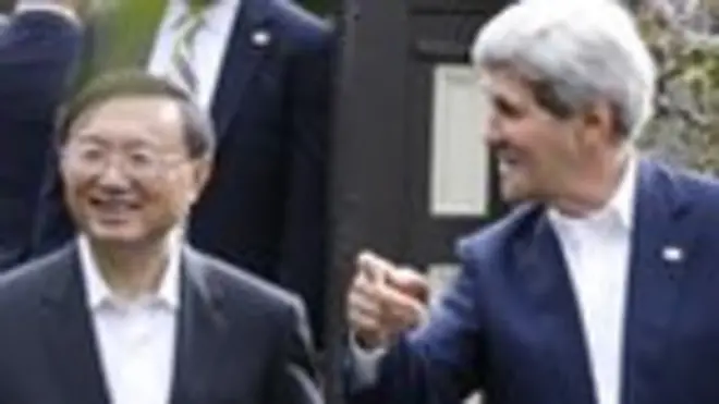 克里（右）帶領楊潔篪參觀馬薩諸塞州昆西市約翰•亞當斯總統故居（18/10/2014）