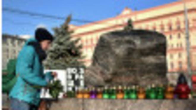 Соловецкий камень на Лубянской площади в Москве