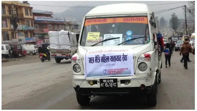 Bus perempuan di Khatmandu
