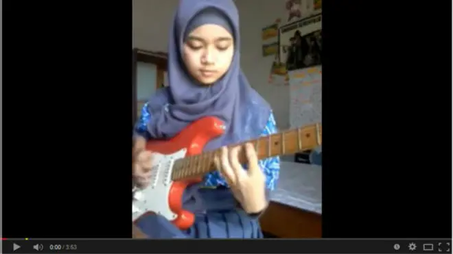 trensosial, gitar, gadis berjilbab, meliani siti, bandung, gitar, musik metal