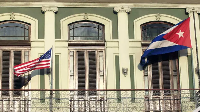 क्यूबा और अमरीकी झंडा