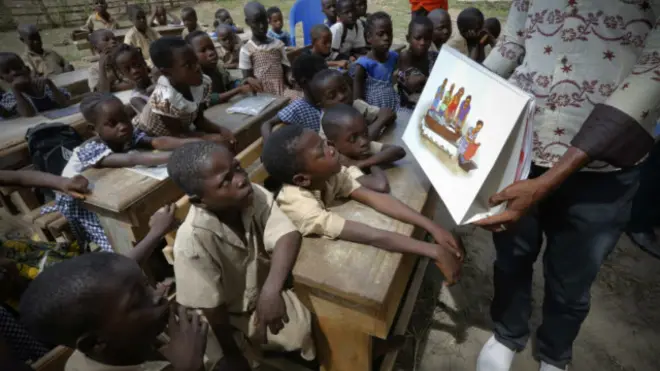 Murid sekolah di Afrika 