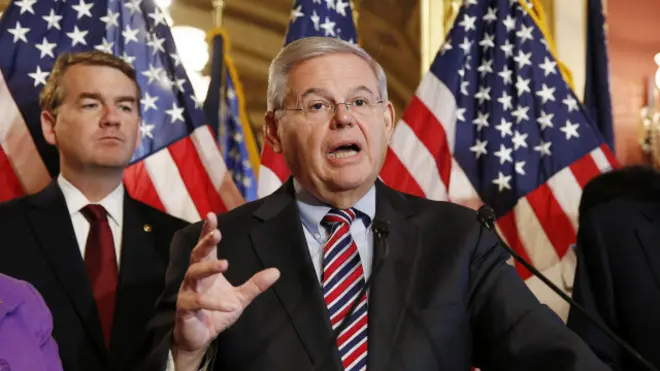 Matk Kirk dan Robert Menendez