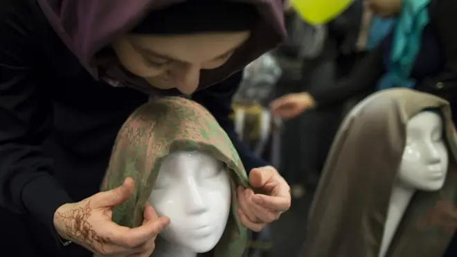 ईसाई जेसी एगन ने पहना हिजाब