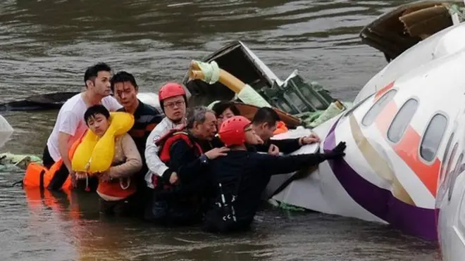 Những người sống sót sau vụ rớt máy bay tại Đài Loan