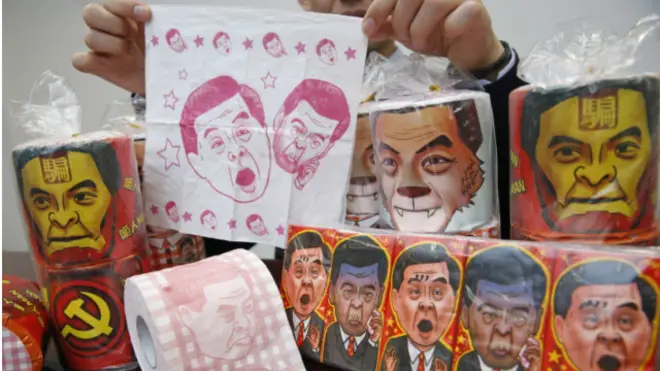 El papel toilet con el rostro del jefe ejecutivo de Hong Kong