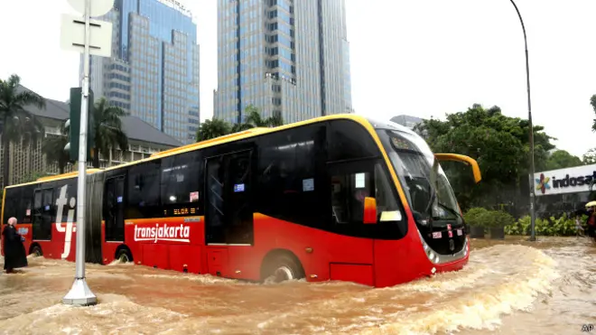 trensosial, banjir, #jakartabanjir, indonesia, hujan, hujan deras, 
