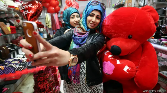 trensosial, valentine, kondom, perawan, keperawanan, kesehatan reproduksi, seksualitas, pendidikan