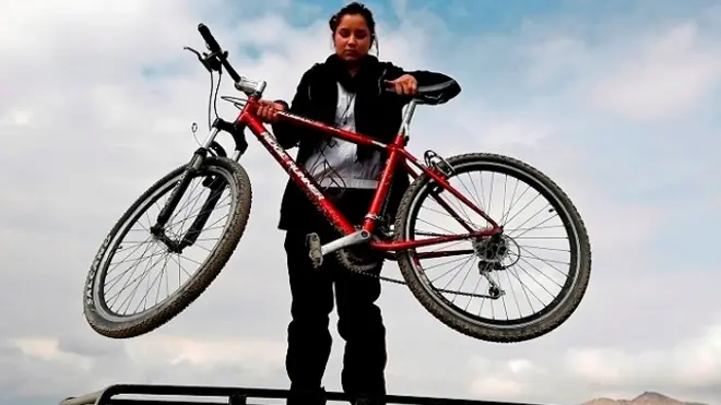 Afghanistan's Women's National Cycling Team, अफ़ग़ानिस्तान की महिला साइकलिंग टीम की लड़कियां