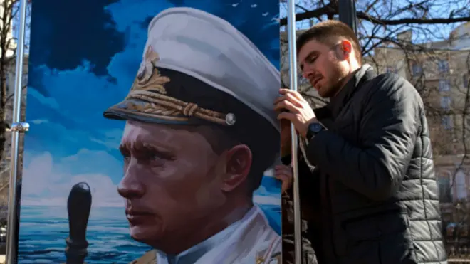 Плакат с изображением Путина в Крыму 