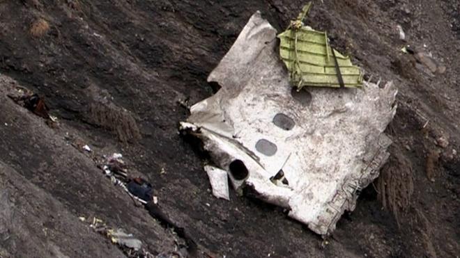 Обломки самолет, упавшего в Альпах