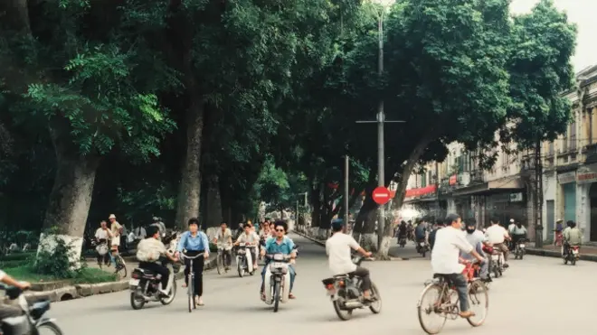Cây xanh quanh Hồ Gươm Hà Nội. (Ảnh: Bùi Văn Phú)