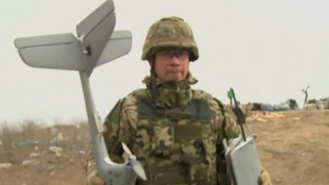 Боец добровольческого батальона "Днепр" с беспилотником