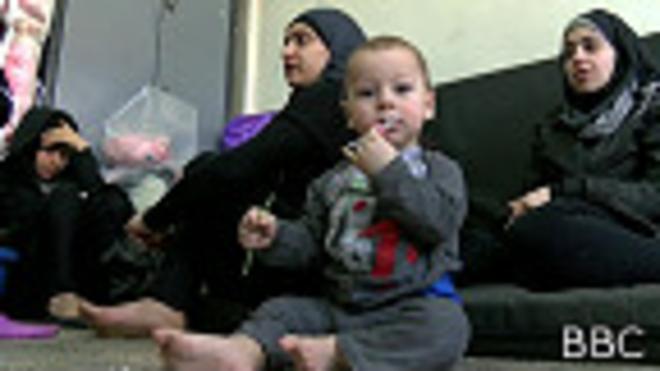 Refugiados no campo de Yarmouk (BBC)