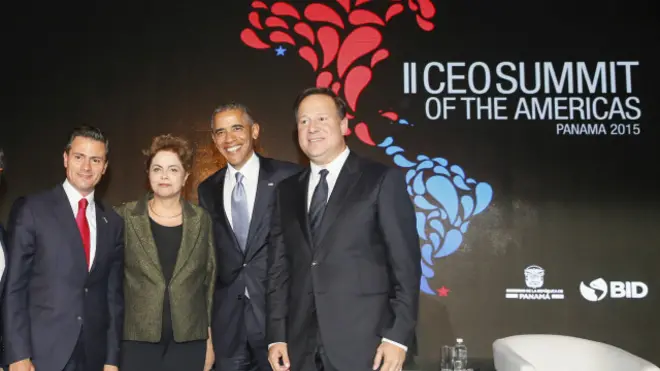 अमरीकी राष्ट्रपति बराक ओबामा लातिन अमरीकी देशों के नेताओं के साथ