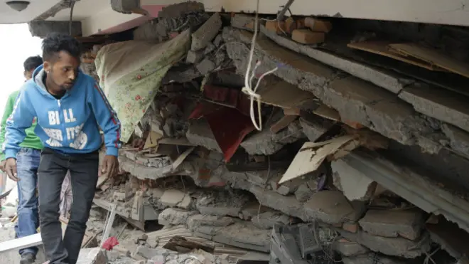 नेपाल में शवों को ढ़ूंढ़ने का काम तेज़ी पर