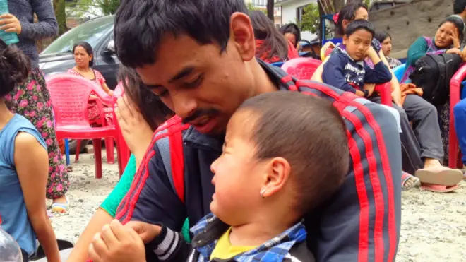 नेपाल में भूकंप पीड़ित