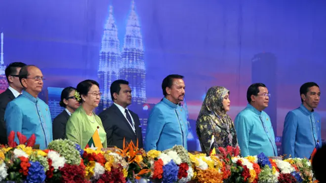 Para pemimpin ASEAN dan istri